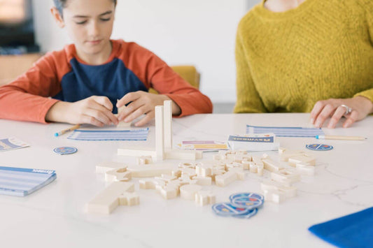 Kids playing STEAM - creative Game Asymbol