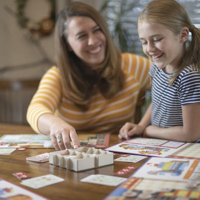 Dish 'em Out by SimplyFun is a fun restaurant and diner strategy game for ages 8 and up