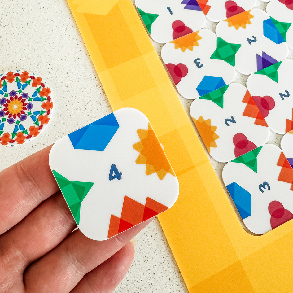 SlideAscope by SimplyFun is a spatial reasoning and critical thinking game for 1-5 players.