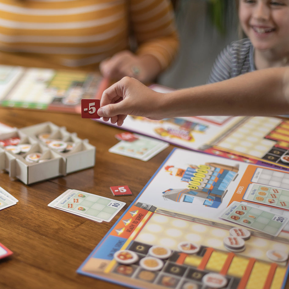 Dish 'em Out by SimplyFun is a fun restaurant and diner strategy game for ages 8 and up